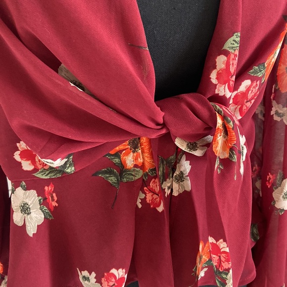 Astr burgundy top with flowers - Picture 2 of 7